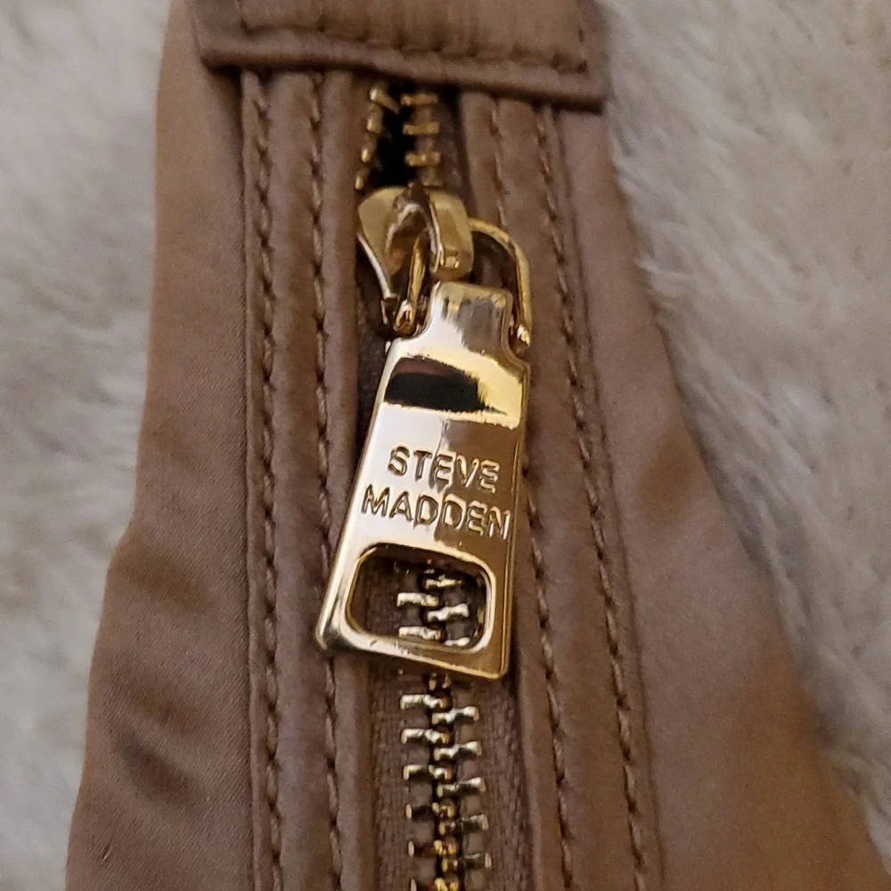 STEVE MADDEN Cole Satin Hobo Champagne
